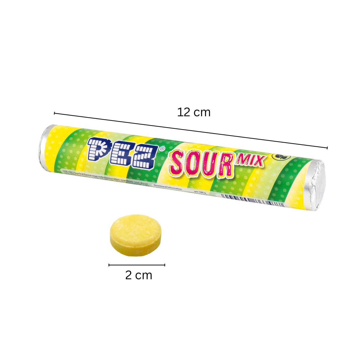 Rolle PEZ Sour Mix Bonbons mit gelb-grünem Design; längliche Verpackung mit Schriftzug ‚PEZ‘ und ‚SOUR MIX. Maße der Verpackung in der Länge: 12cm, Maße eines einzelnen Bonbons im Durchmesser: 2cm.