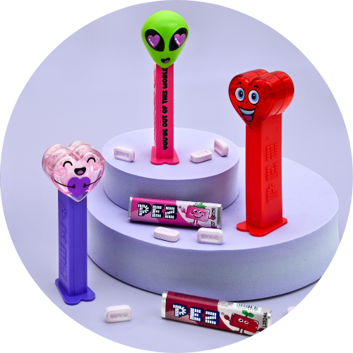 PEZ Valentinstags Spender: Alien mit Herzaugen und Herz PEZ Spender