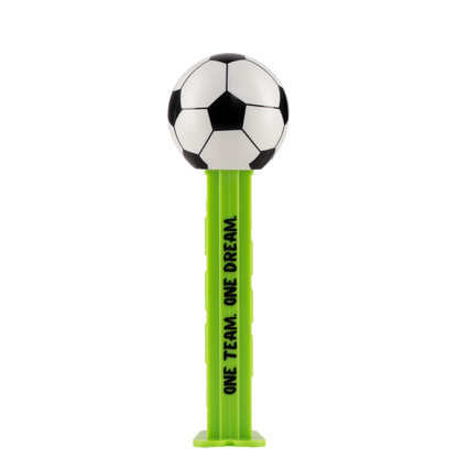 PEZ Spender in grün mit Fußball als Motiv. Auf der grünen Spenderbox steht "One Team One Dream"