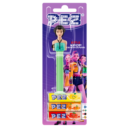Zoey PEZ-Spender in Original-Blisterverpackung mit drei PEZ-Bonbonpackungen.