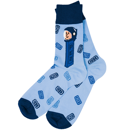 PEZ Merch Socken mit einem PEZ Spender und PEZ Bonbons bedruckt