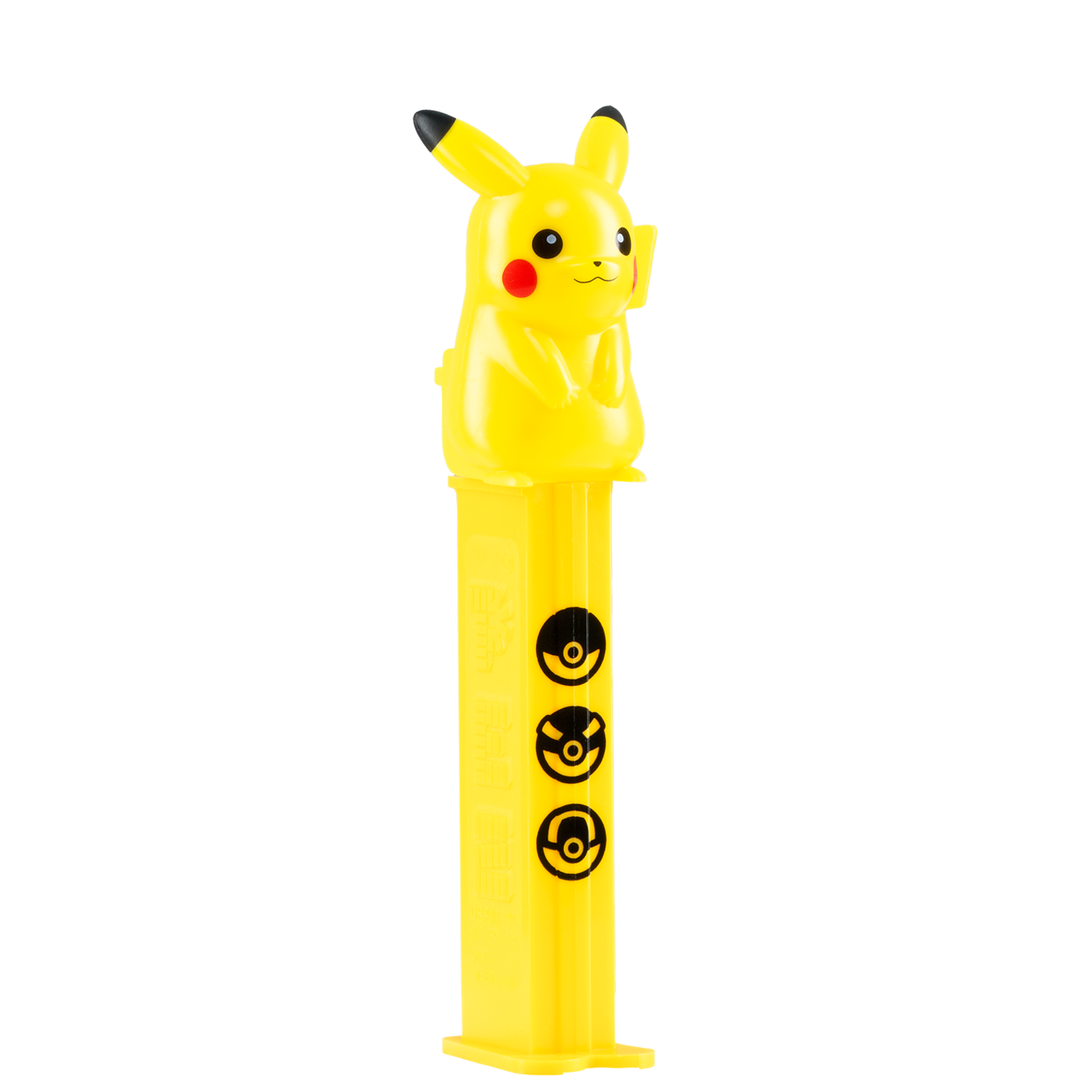 Gelber Pikachu PEZ-Spender mit drei aufgedruckten schwarzen Pokébällen auf dem Schaft, freigestellt auf schwarzem Hintergrund. Seitliche Ansicht.