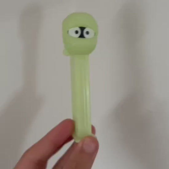 PEZ Special Mumie Glow in the Dark wie sie im dunkeln leuchtet