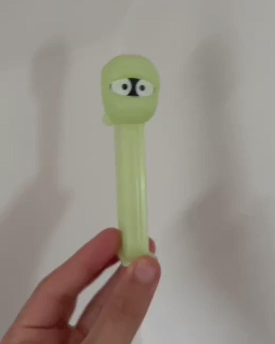 PEZ Special Mumie Glow in the Dark wie sie im dunkeln leuchtet
